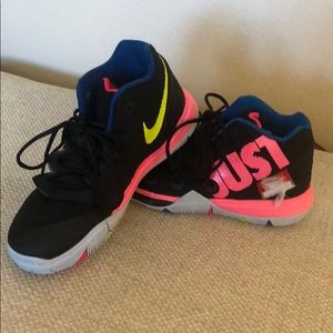 Girls Kyrie Irving Nike Basketball shoes. Size 1.